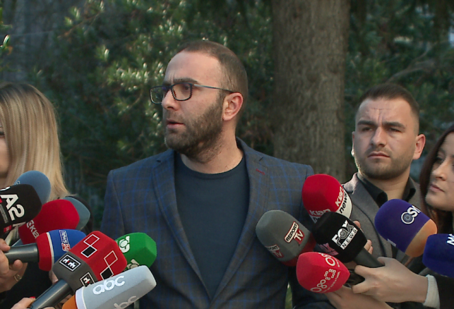 Bardhi sqaron mbylljen e dyerve në PD: Selia e hapur për demokratët, nuk lejohen brenda trafikantët e drogës që… gaz bardhi 662x450 1