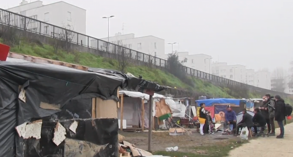 Përmbytet kampi i azilkërkuesve shqiptarë në Francë kamp
