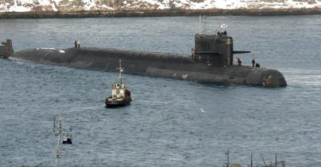 Nëndetësja ruse godet luftanijen britanike koka 4