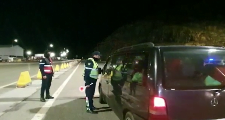 Korçë, makina përplas punonjësin e policisë, efektivi dërgohet në spital korce