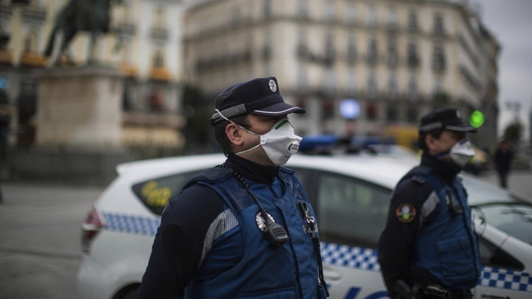 Babai donte t’i vaksinonte kundër Covid, nëna largohet bashkë me dy fëmijët e mitur policia spanje