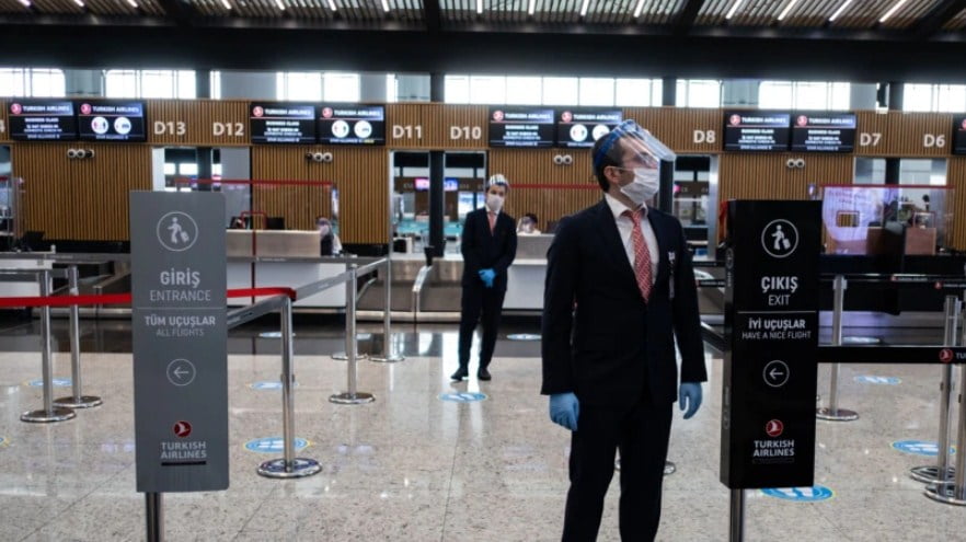 Stamboll/ Aeroporti “Ataturk” vonon rihapjen për shkak të borës stamboll