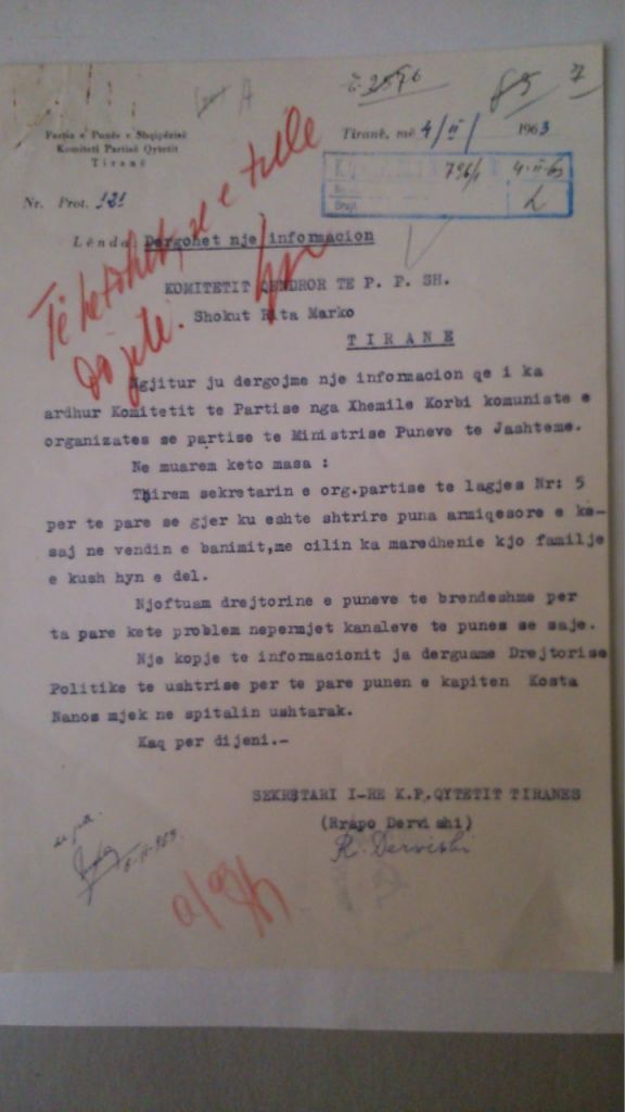 Letra për Enverin: Vajza e atasheut polak, imorale, qëndron në bankë në pozicione provokuese 1 thumbnail DSC 1969
