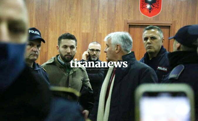 Befasohet Tahiri, momenti kur ish-ministri dënohet me burg (VIDEO) 1 181ac08e 66a6 4b17 bb48 37160ac4b85d