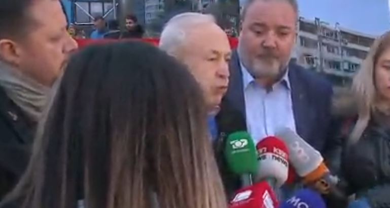 “Të ndalet lufta”/Ambasadori i Ukrainës në protestën para ambasadës ruse në Tiranë: 16 fëmijë janë vrarë 1AE73291 93B3 4C0A B165 B96E56573023