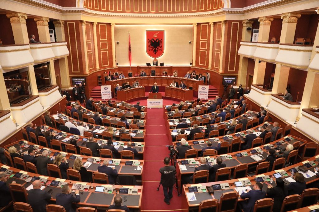 Deputeti i LSI “tradhëton” Monika Kryemadhin, ja kush bashkoi votat me PS 20211116213646seanca
