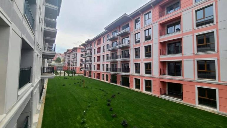 Denoncimi i PD, reagon kryebashkiakja e Kurbinit: Ja pse është vonuar dorëzimi i çelësave të apartamenteve të reja 247725564 416661659829501 2390553586132107833 n 770x433 1