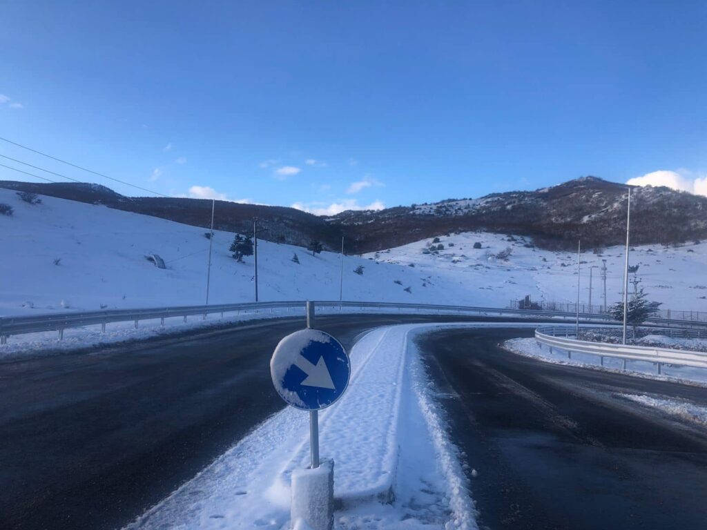 Reshjet e borës në zonat malore të vendit, ARRSH: Ja rrugët ku kalohet me vështirësi 273517637 1480798368981434 1196325548901182397 n