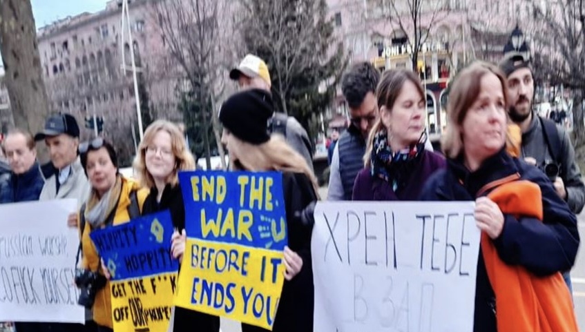 Qytetarët në Tiranë protestojnë para ambasadës ruse kundër luftës në Ukrainë 2E11B9B1 CBE0 49B3 8DC0 A11297ADF66E