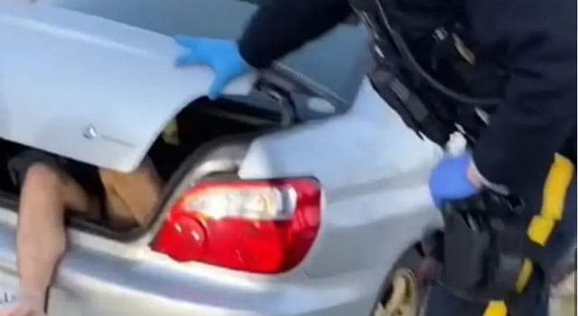 Shokohet gruaja, gjen një burrë lakuriq brenda bagazhit të makinës 640 0 akuriqijpg 1644234716 1