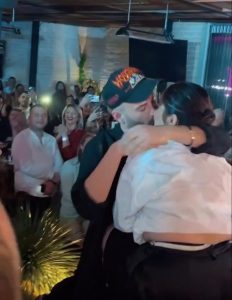 Del video ku Fifi shihet duke u puthur me të dashurin e ri, ish-burri i modeles së njohur 1 8EBAD11D A529 4F49 9C7C D63C3C9F2BDD 232x300 1