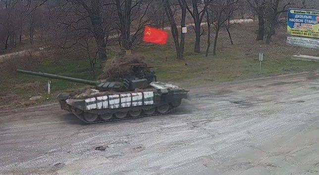 Tanket ruse futen me flamurin e Bashkimit Sovjetik në Ukrainë B3CCB812 C8A0 4778 B722 E754B4C3AEBD