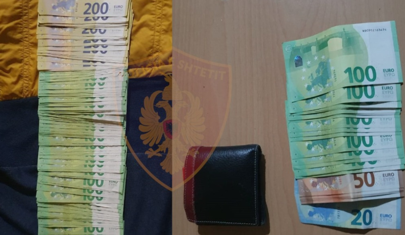 Kapen mijëra euro në Morinë, 42-vjeçari i kishte fshehur në makinë EURO LEK