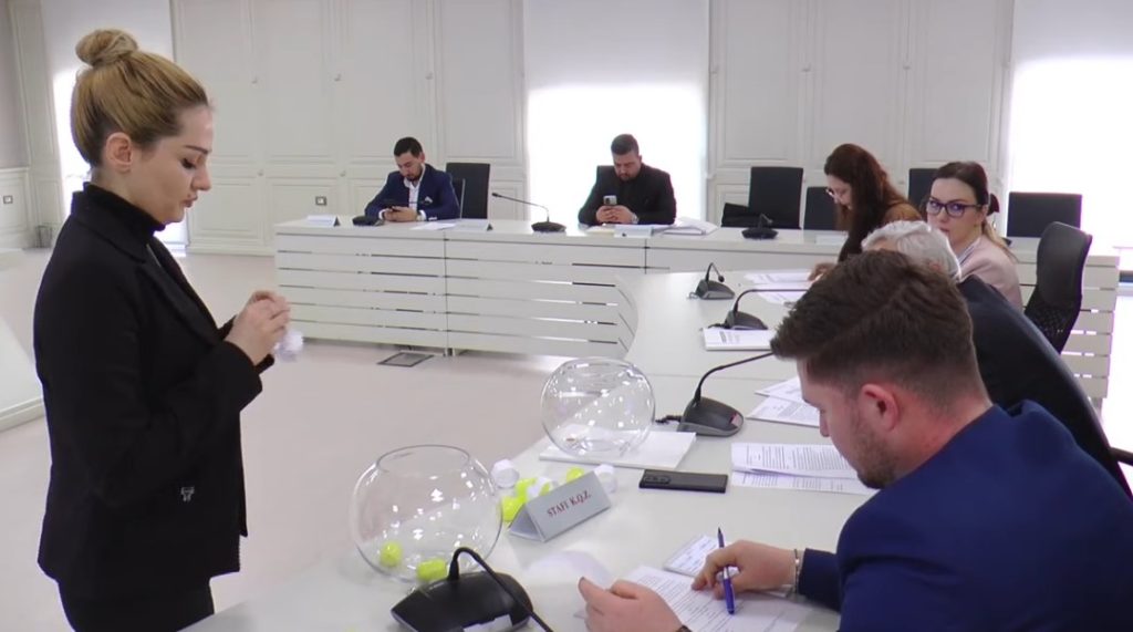 KQZ hedh shortin, ja si do të renditen partitë politike në fletët e votimit për 6 bashkitë F4E411FE C086 4AB4 AA9D 043815DACB8A