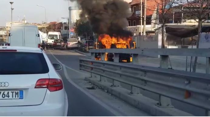 Merr flakë makina në Selitë F88EADD5 93A3 4D90 91CE B1C37692224E