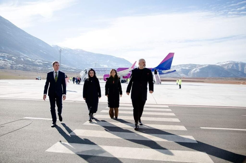 Rama publikon pamjet e reja nga Kukësi: Përfundon mbikalimi i rrugës së aeroportit FB IMG 1644132851395