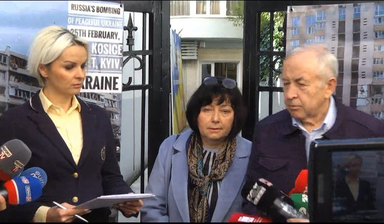 Ambasadori i Ukrainës në Tiranë del bashkë me gruan për ndihmë: Shqiptarë, kemi nevojë për ndihmën tuaj financiare e humanitare Volodymyr Shkurov