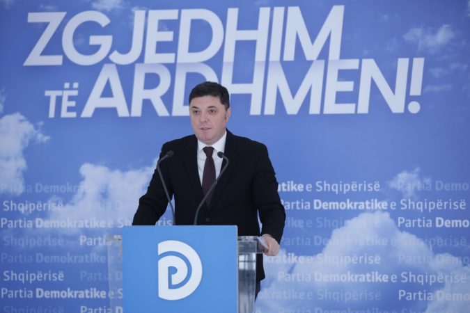 “Rama refuzon të përgjigjet për luksin e tij”, Çollaku: Kush ia pagoi udhëtimin në Munih? A ka shkuar me charter në… WhatsApp Image 2022 02 02 at 13.56.14 675x450 1