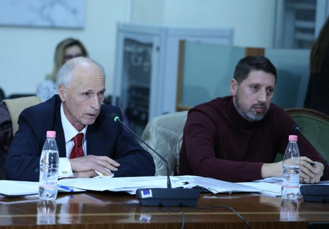 Deputeti i PD pyet administratorin e “Albtek Energy”: Ku shkon hiri i mbetur nga përpunimi, a hidhet në Shkumbin? WhatsApp Image 2022 02 15 at 13.44.09 647x450 1