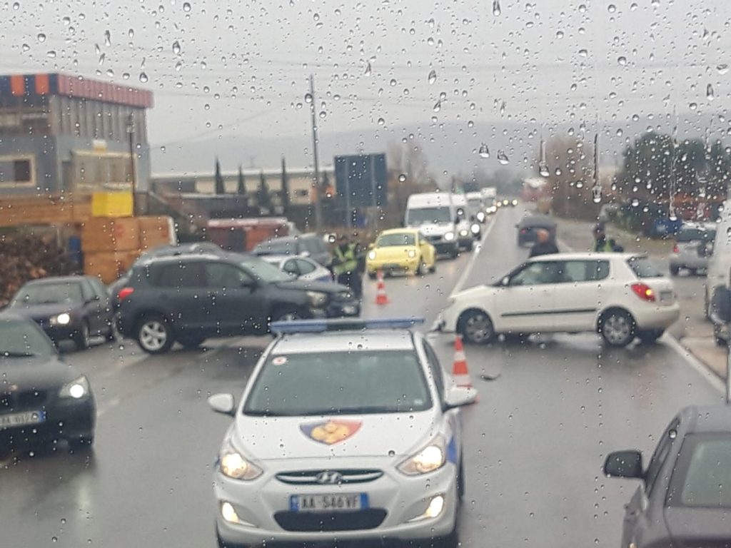 Lezhë/ Makinat përplasen me njëra-tjetrën, dyshohet për të lënduar WhatsApp Image 2022 02 16 at 14.31.23 1