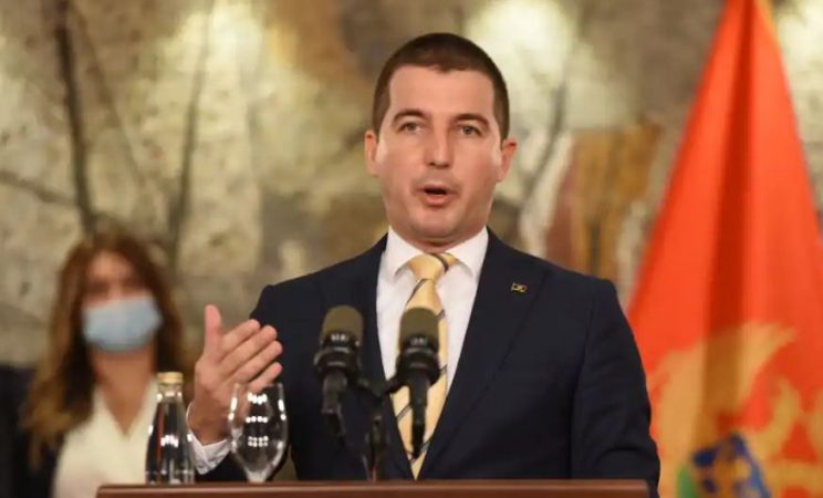 Me 43 vota pro, shkarkohet kryetari i Kuvendit në Malin e Zi aleksa 744x450 1