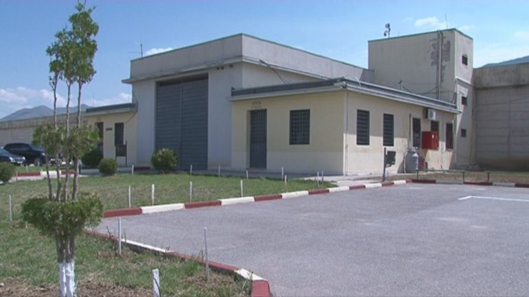 Dosja e burgjeve/ Një gardian i jepte informacione të dënuarit për kontrollin e qelive, tjetri hua telefonin dhe… burgu i Drenoves1 770x433 1