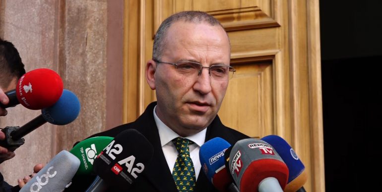 Dervishaj pas seancës në Kushtetuese: Nuk ka pasur dhe nuk ka lëndë për të iniciuar procesin e shkarkimit të presidentit dervishaj3 770x388 1