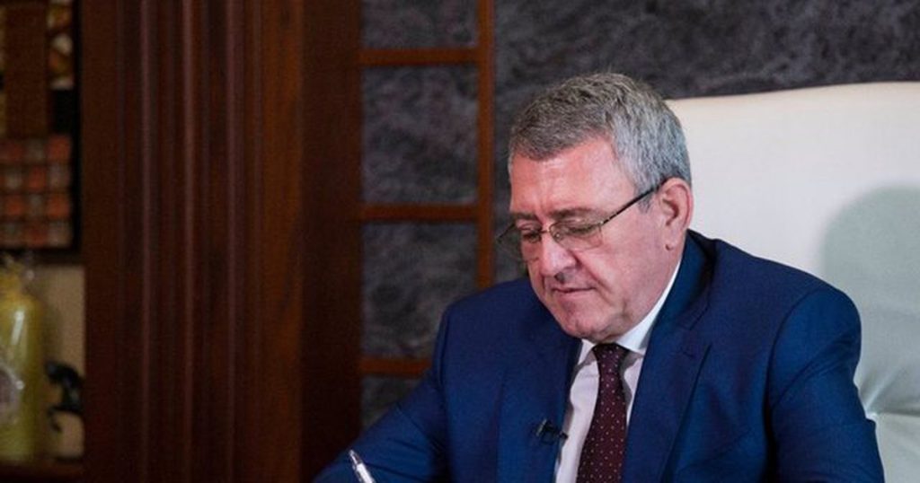 Duka flet për mediat italiane, provokon Igli Taren: Të vijë këtu si trajner duka 1111