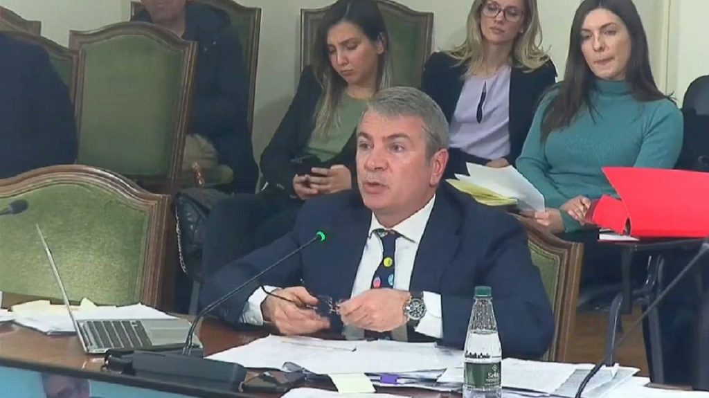 Damian Gjiknuri – Jorida Tabakut: Me vëllanë tënd jam komshi, me Lul Bashën shok shkolle gjiknuri