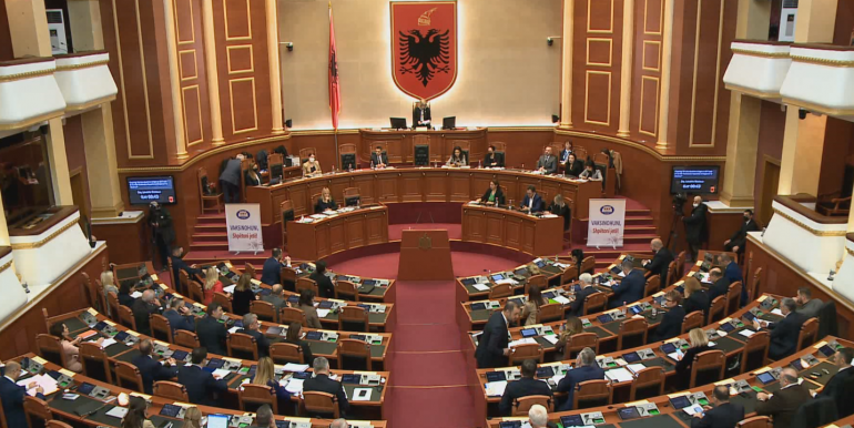 VOA: Miratohet vettingu, palët u përgjigjen thirrjeve të ndërkombëtarëve kuvend 770x386 1