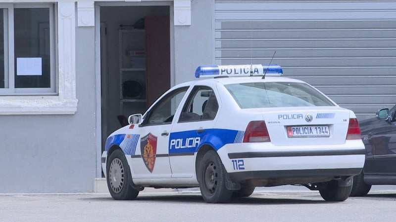 Dhunoi djalin e tij fizikisht, policia arreston 41-vjeçarin në Durrës policia