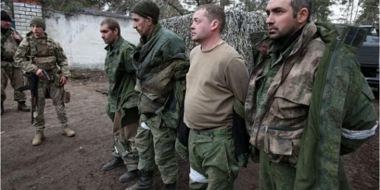 Kapen rob ushtarët rusë, ministri i Jashtëm ukrainas thirrje grave ruse: Merrni burrat tuaj në shtëpi, erdhën për të vrarë rober 750x375 1