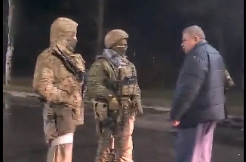 VIDEO/ I moshuari-ushtarëve rusë: Çfarë dreqin bëni këtu, s’keni probleme në vendin tuaj për të zgjidhur? ruse 1 1