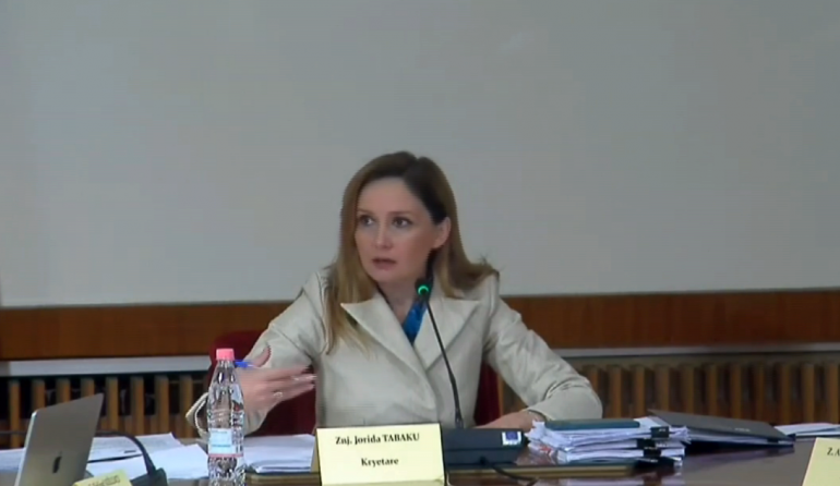 Dërgoi letër se ishte me Covid, administratori i Inceneratorit të Fierit nuk paraqitet në Komision tabaku 1 3 770x446 1