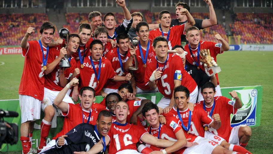 Shqipëria ka në radhët e kombëtares së futbollit një Kampion Bote the switzerland team celebrate with trop 5dd0172b4ec6dfa87c000004