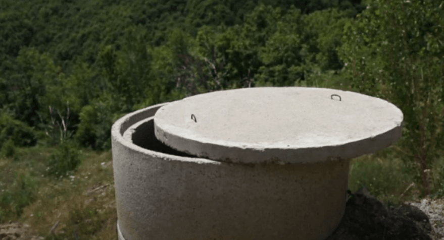 Dyshimet për përfshirje të dy të rinjve serbë në helmimin e banorëve të Deçanit uji
