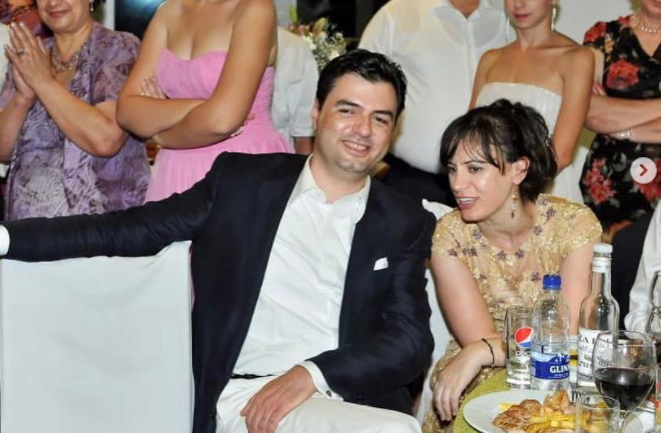 “Çdo ditë që kaloj me ty është …”, Aurela dedikim Bashës për Shën Valentin unnamed file