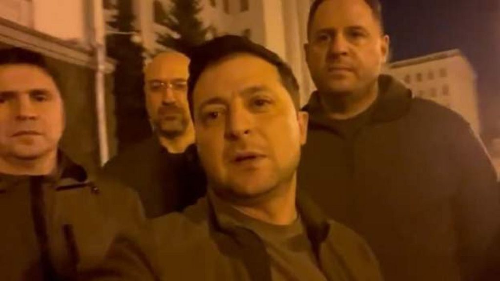 Presidenti ukrainas përgënjeshtron deklaratat ruse, poston foto nga Kievi: Jemi këtu zelensky 7