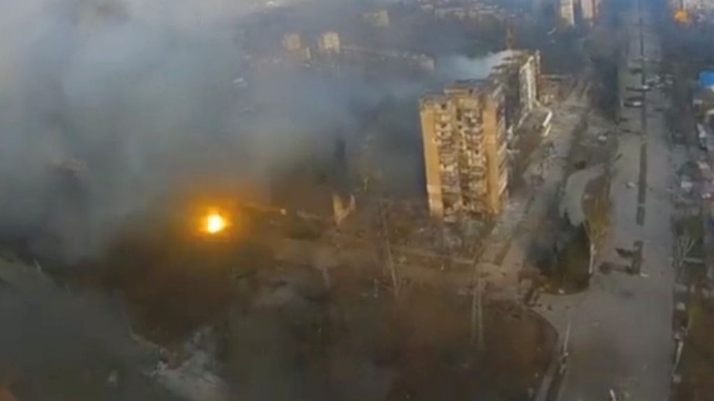 Mariupol, shpëtohen 130 njerëz nga rrënojat e teatrit të bombarduar nga rusët 11378