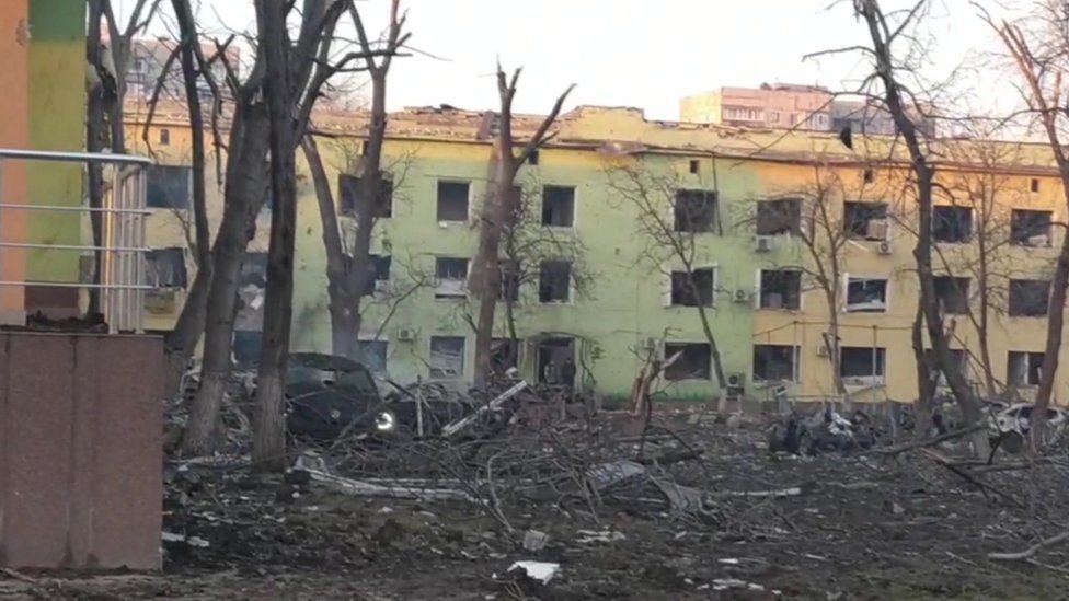 Lufta/ Sulmohet një shkollë brenda së cilës ndodheshin 400 njerëz 123616365 de27 1