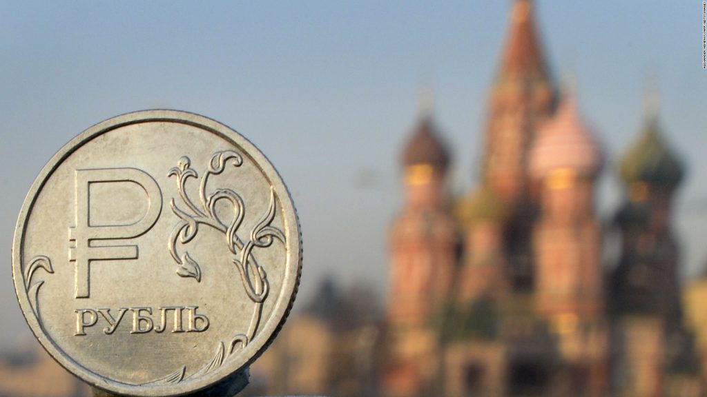 Ndalja e aktivtietit në Rusi nga kompanitë perëndimore, çfarë ndikimi ka kjo tek punonjësit rusë? 141217132408 russian ruble cathedral full 169