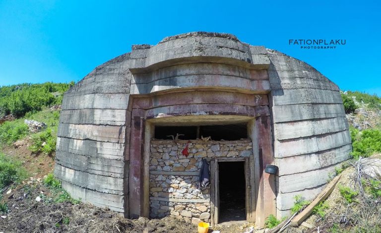 FOTOT/ Të shohësh Shqipërinë nga bunkerët, rrëfimi i Alfred Moisiut 2 2 1