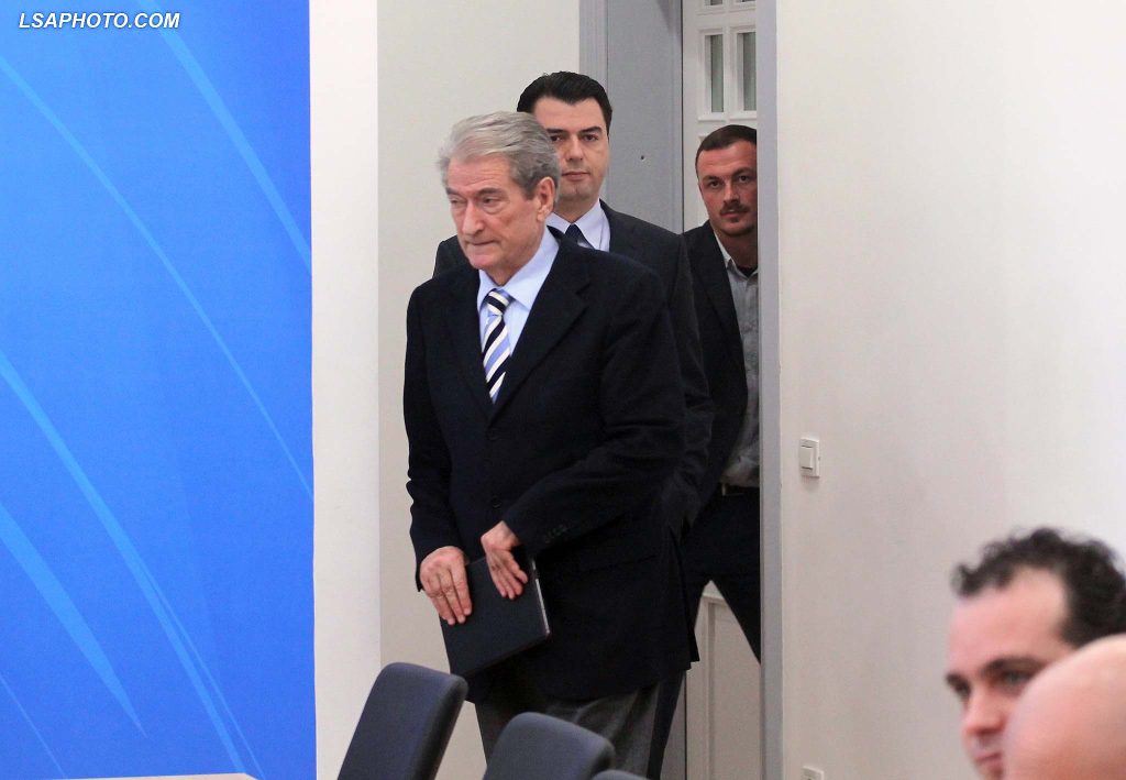 FOTOT-PIKANTE: Lulzim Basha dhe marrëdhënia e tij me Sali Berishën 4 20160203 161452 03021643 2 OvAtNoQ