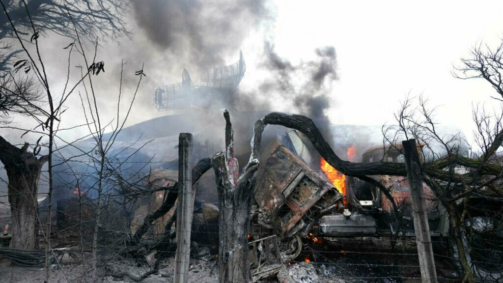 OKB: Në Mariupol ka varre masive dhe janë vrarë edhe civilë 240222 ukraine guerre missile m