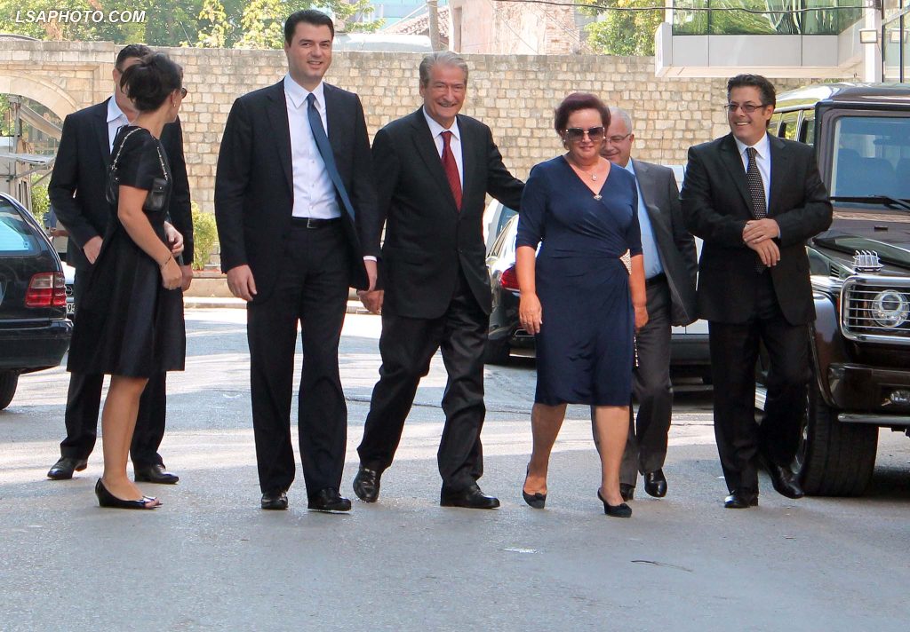 FOTOT-PIKANTE: Lulzim Basha dhe marrëdhënia e tij me Sali Berishën 9 3 5
