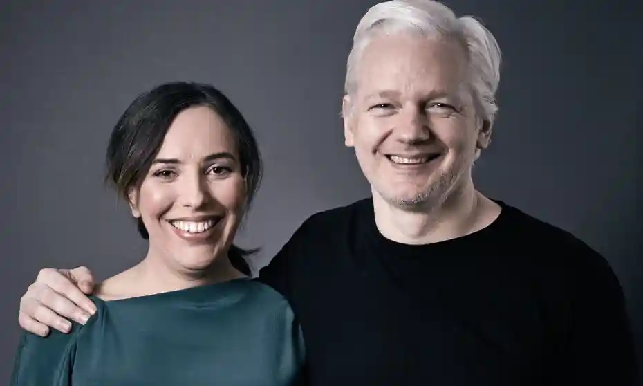 Themeluesi i “WikiLeaks”, Julian Assange martohet sot në burg me ish avokaten e tij 3727