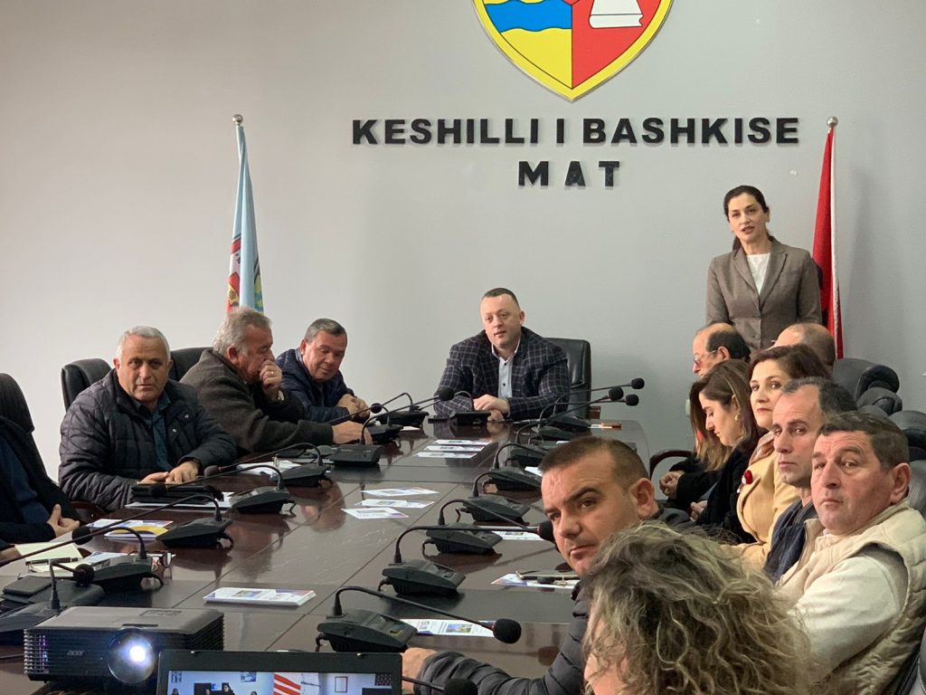 Nis puna për Qendrën e formimit profesional në Mat, kryebashkiaku Malaj: Mundësi për të rinjtë dhe të rejat të marrin një profesion 4b4ae349 ebae 459b 940c 85f3b1c3880b 1