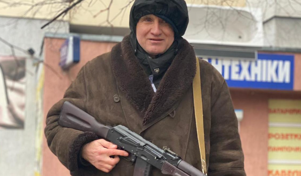 67-vjeçari sfidon moshën: S’e kisha menduar kurrë se do të mbaja armë 5 3