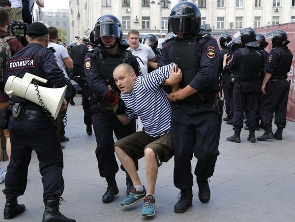 Rusi, numër i lartë arrestimesh për protestat kundër luftës në Ukrainë 2 530415 20190727 russia01