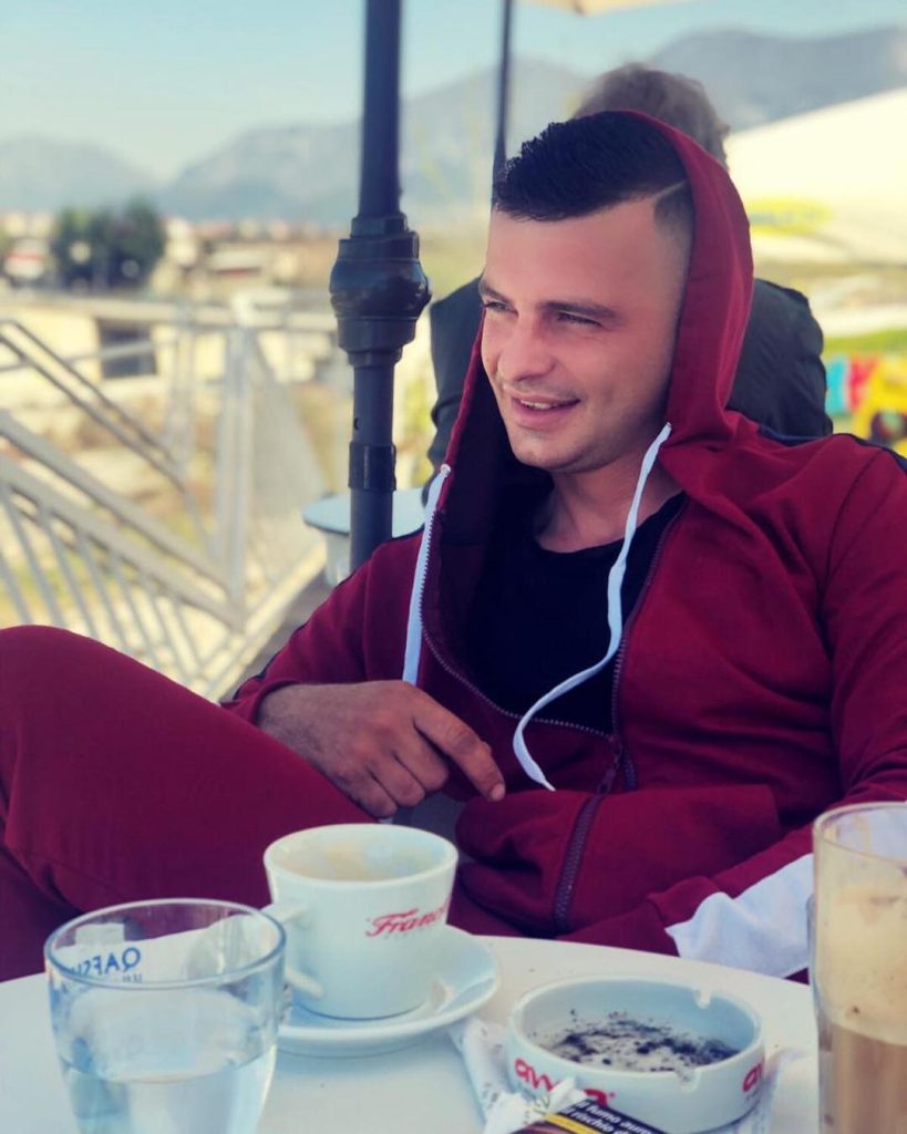 FOTO / Pozonte me makina luksoze, ky është i riu që humbi jetën në aksidentin në Fushë-Krujë 2 55882025 10213023765538701 1884001380213981184 n